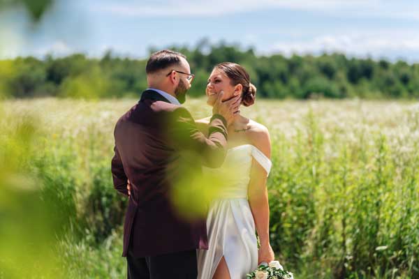 fotografiranje vjenčanja zagreb - mladenci ispred crkve